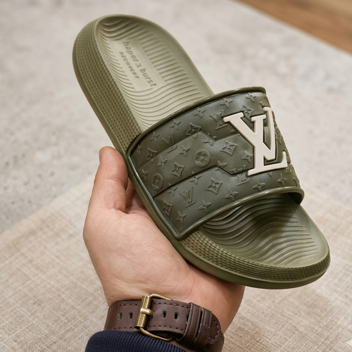 Slide Louis Vuitton 190 ألف