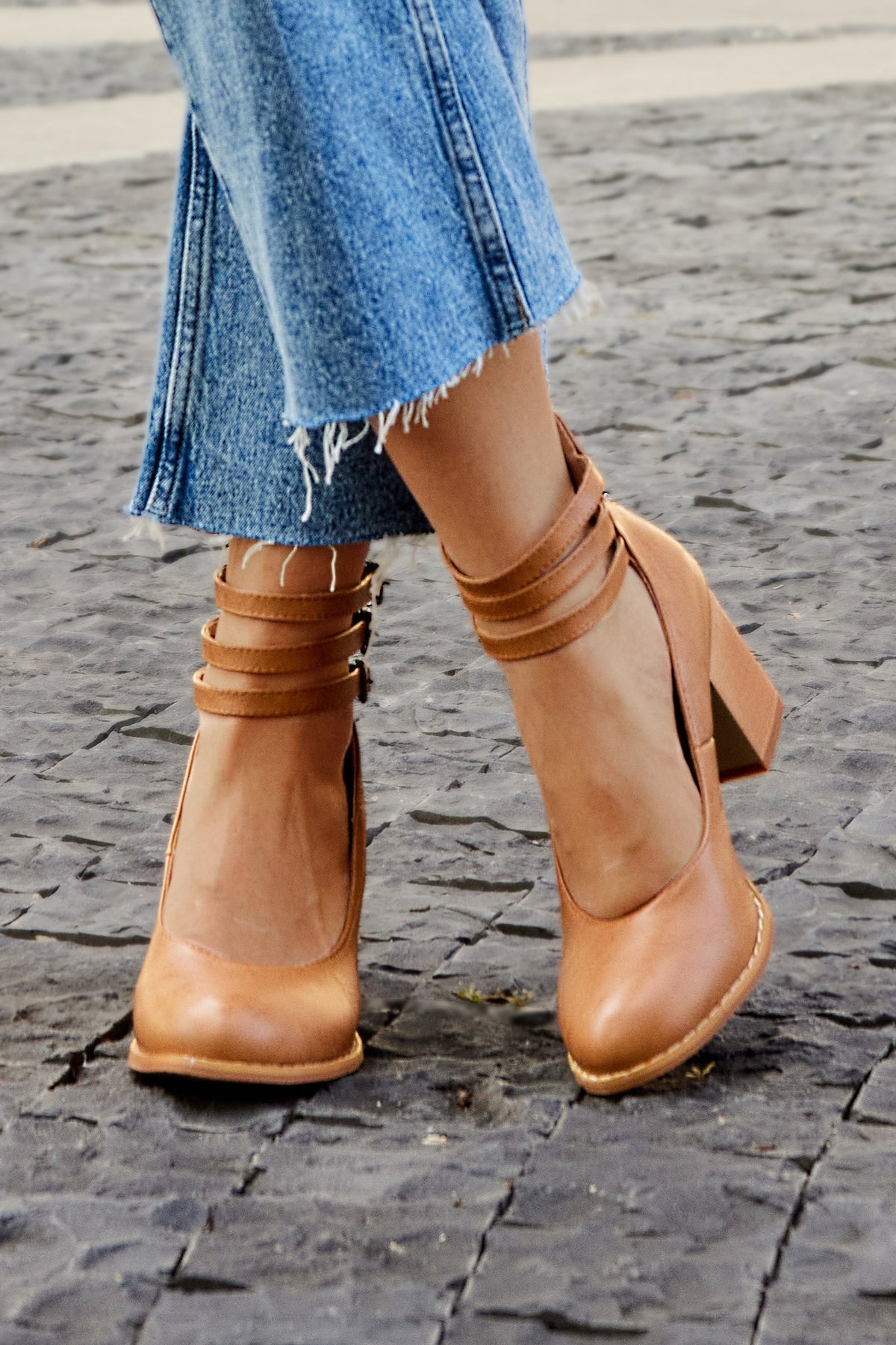 Women's Elegant Minimalist Ankle Strap Thick Heel Sandals