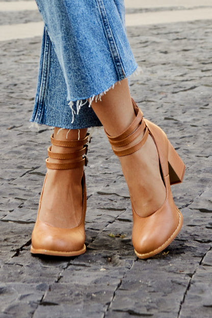Women's Elegant Minimalist Ankle Strap Thick Heel Sandals